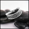 Manánn Ring Propped on Rocks