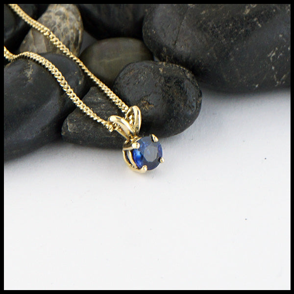 5mm Ceylon Blue Sapphire set in a 14K yellow gold setting with an 18" 14K Yellow Gold light curb chain.