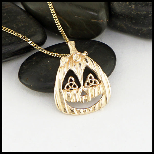celtic pumpkin pendant in gold 