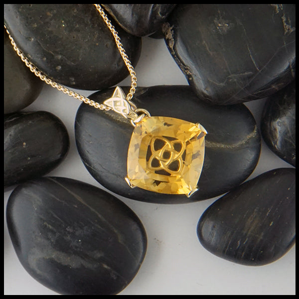 Starlight Citrine pendant in gold