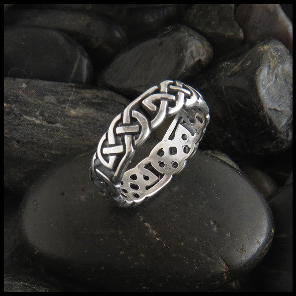 Celtic Open Knotwork Ring — single continuous path