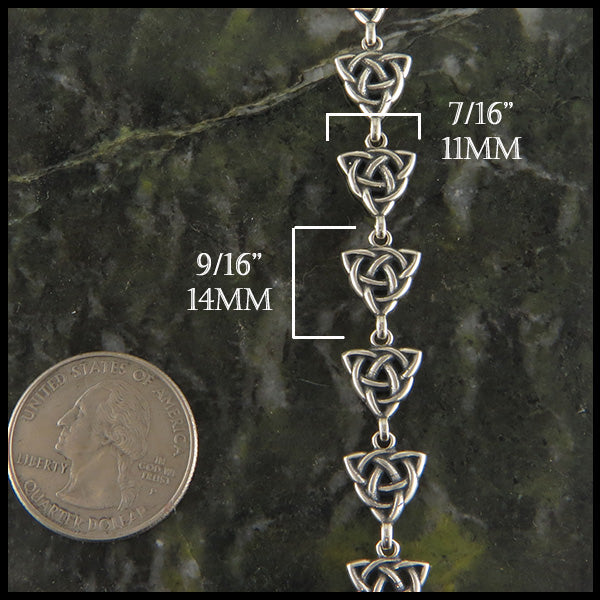 Links measure 9/16" by 7/16"