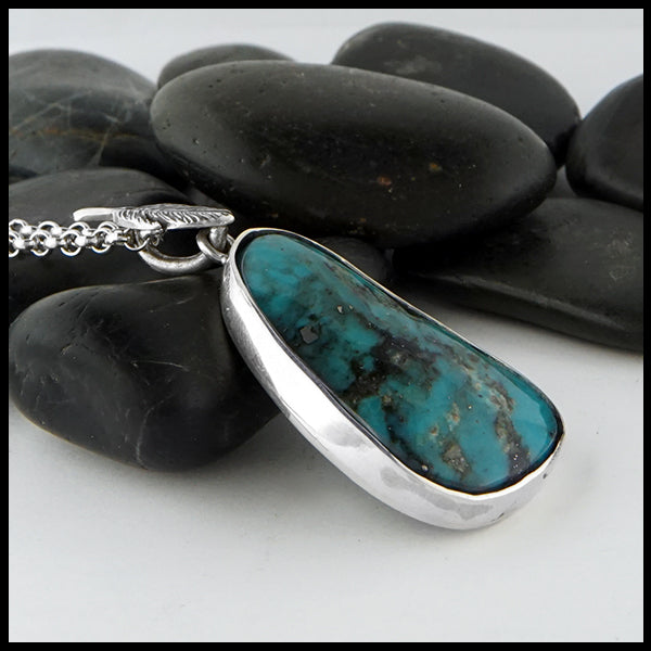 side view of pendant 