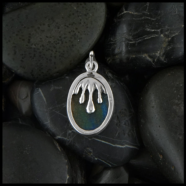 Drip detail on back of pendant