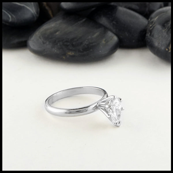 Pear shaped diamond ring in 14K white gold